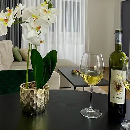 Filip Lux Sa Garazom Lägenhet *