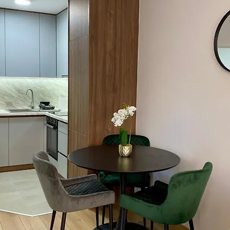 Filip Lux Sa Garazom Lägenhet