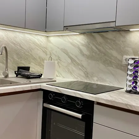 Filip Lux Sa Garazom