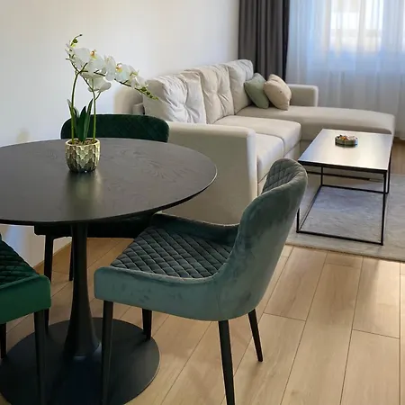 Filip Lux Sa Garazom *