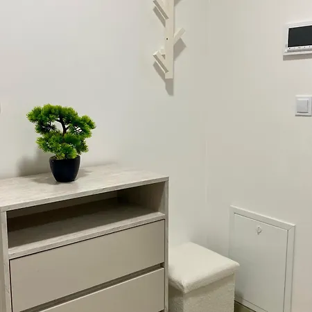 Filip Lux Sa Garazom アパート