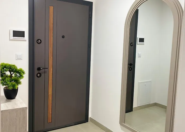 Apartman Filip Sa Garazom شقة