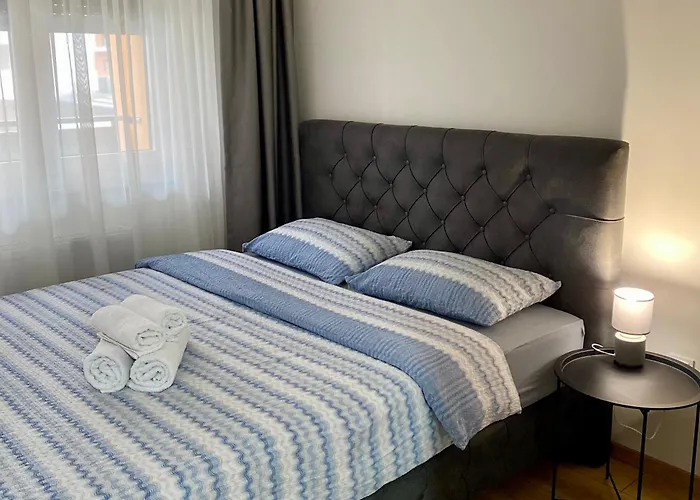 Apartman Filip Sa Garazom شقة *